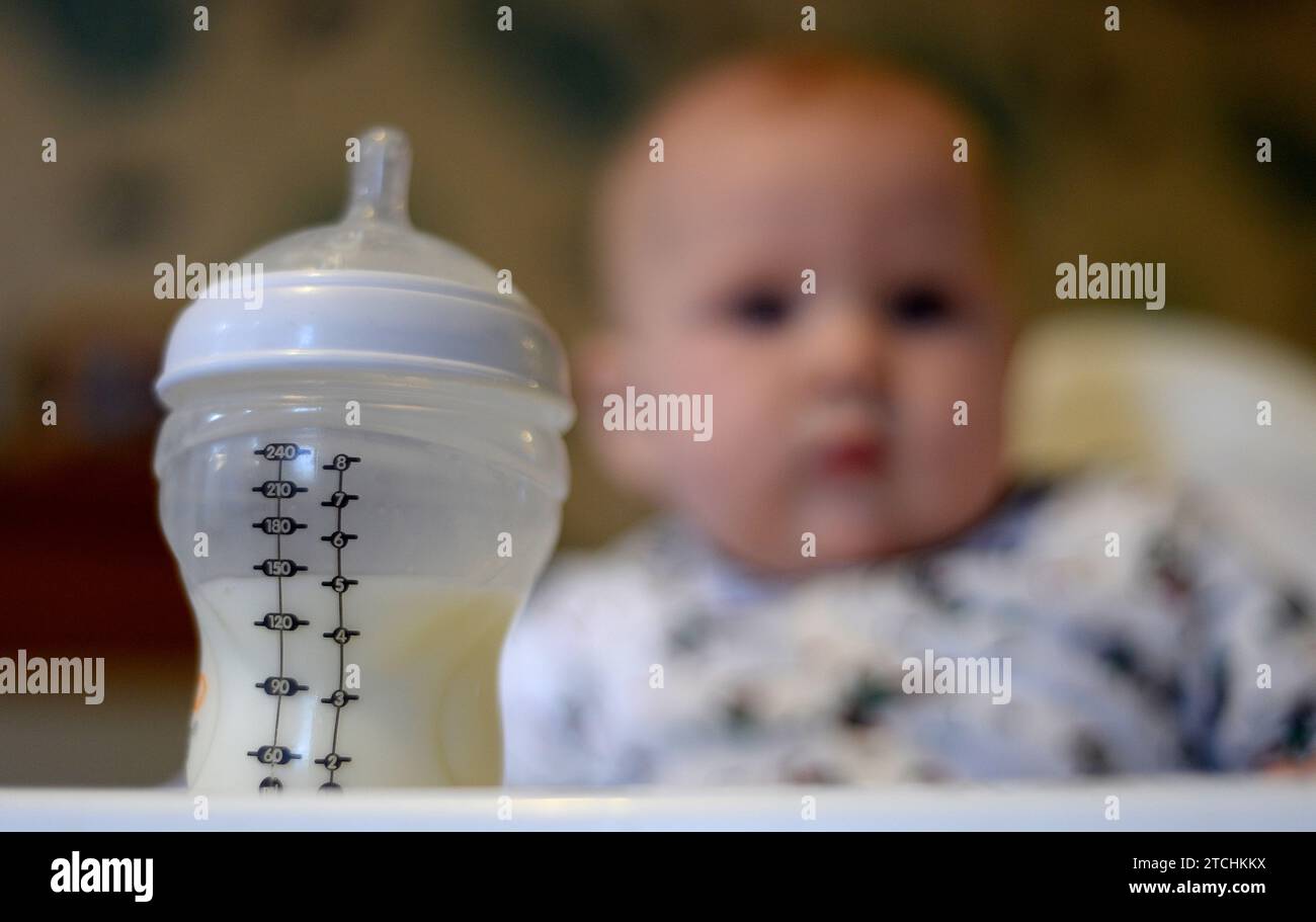 Leche de fórmula para bebés, Carrefour, Lyon, Francia Fotografía de stock -  Alamy