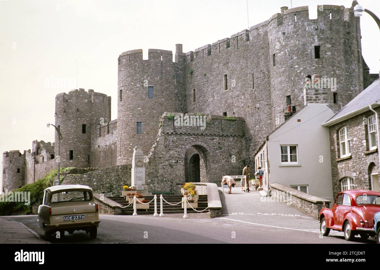 Castillo de Pembroke, Pembrokeshire, Gales, Reino Unido mayo de 1970 Foto de stock