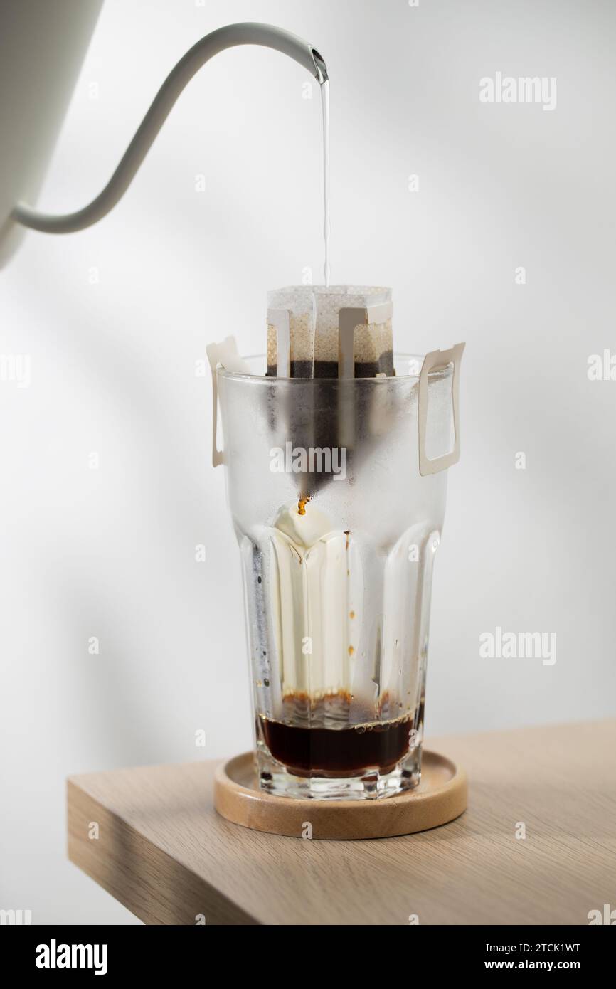 Filtro de goteo cafetera de café jarra filtro de café fotografías e  imágenes de alta resolución - Alamy