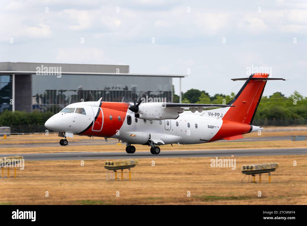 Avión Dornier 328-110 de EASP Air - Executive Airborne Systems & Platforms - en el Farnborough International Airshow 2018. Foto de stock