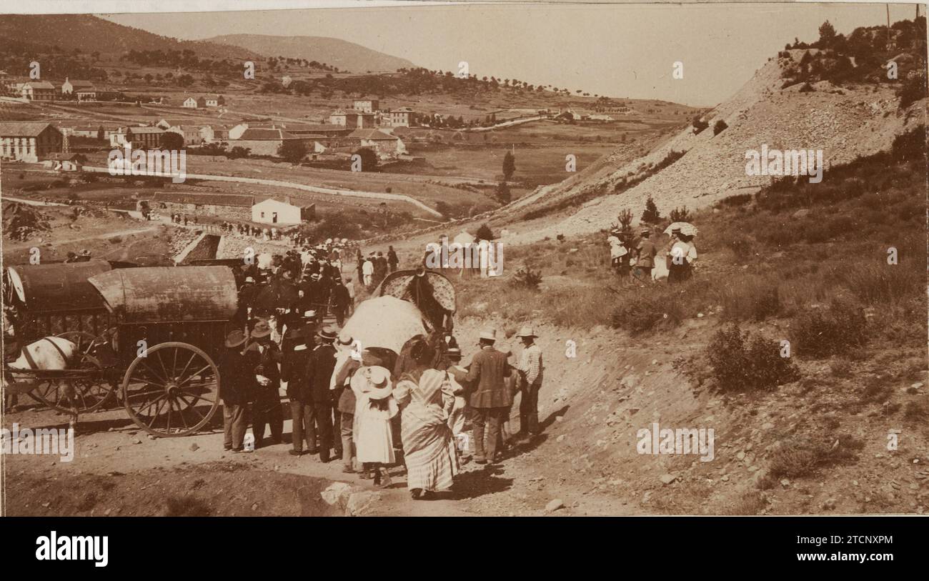 San Rafael (Segovia), 16/09/1906. Excursión de domingo. En la imagen, excursionistas en San Rafael. Crédito: Álbum / Archivo ABC / Aguilar Foto de stock