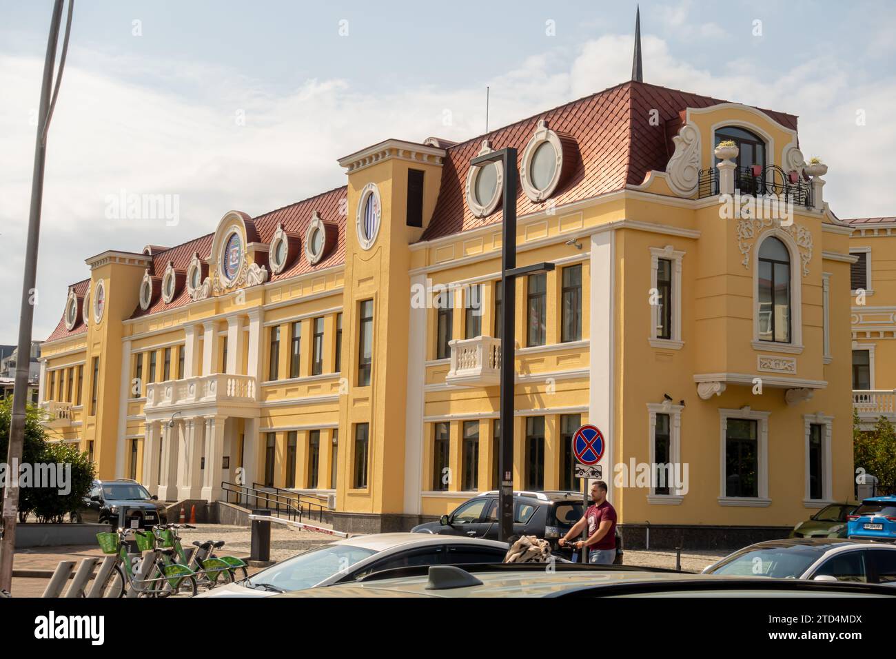 Edificio de la Universidad de Enseñanza de Arte Batumi Foto de stock