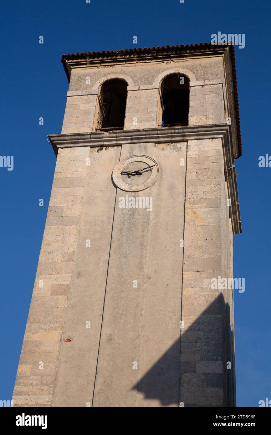 Torre del Reloj, Catedral de la Asunción de la Santísima Virgen María (siglo IV), Pula, Croacia Foto de stock