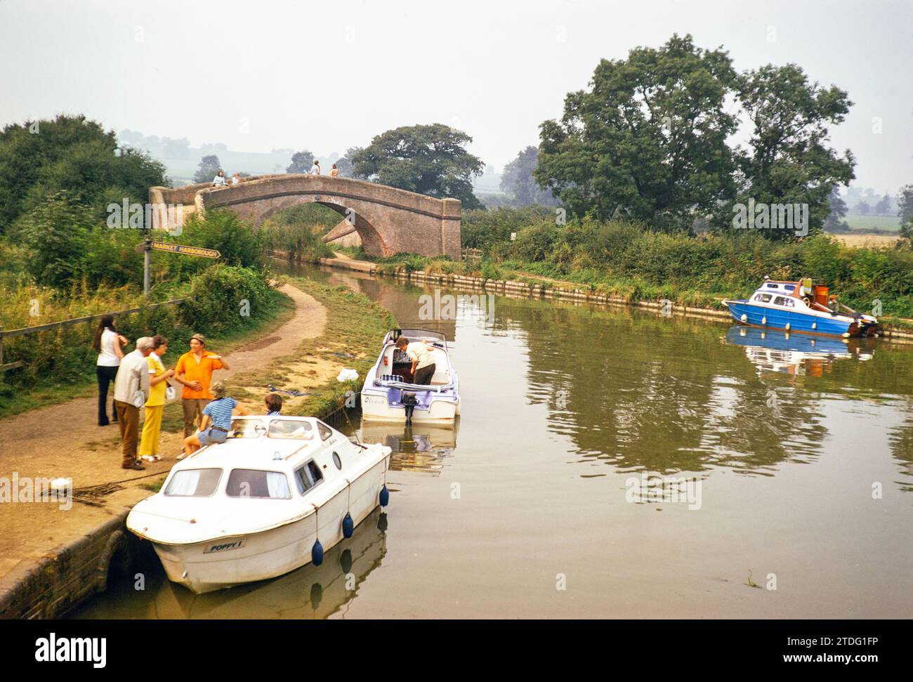 Barcos en Grand Union Canal, Foxton Locks, Leicestershire, Inglaterra, Reino Unido Agosto 1973 Foto de stock