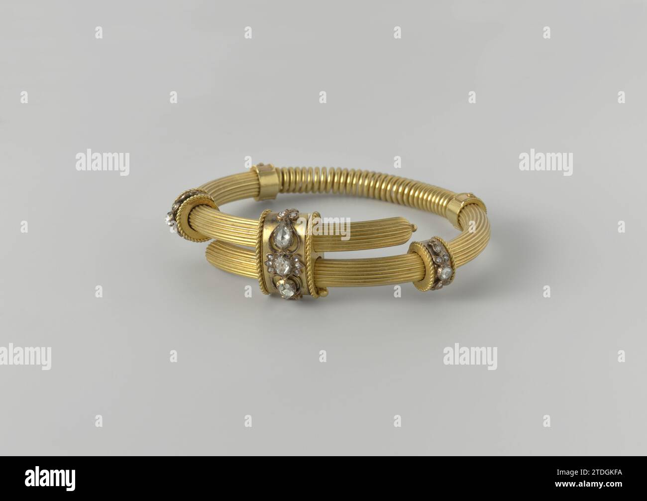 Pulsera unida a anillo discount