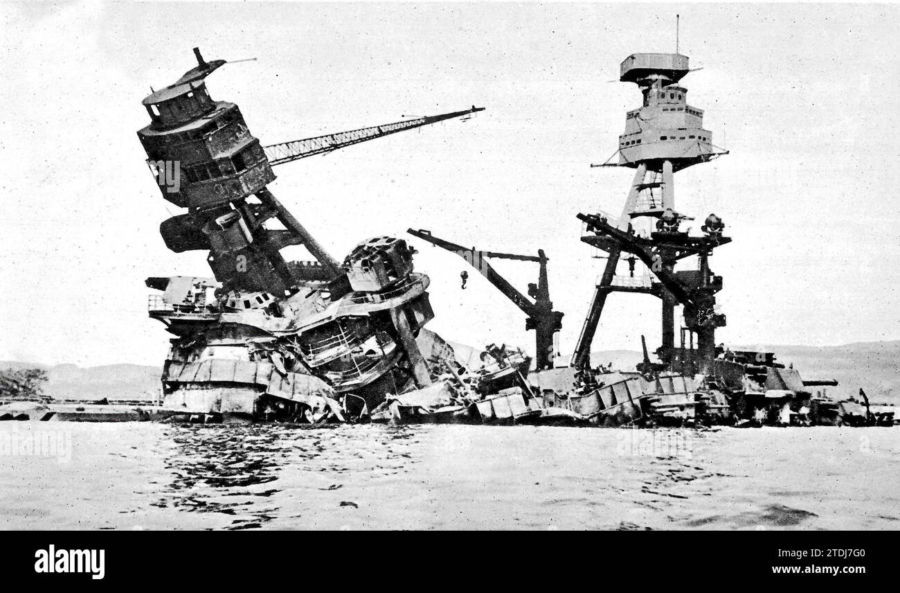 La guerra en el Pacífico: Aquí está uno de los resultados, el 7 de diciembre de 1941, en Pearl Harbor (Islas Hawái): El Arizona, un acorazado Yankee de 32.600 toneladas, destruido. Crédito: Álbum / Archivo ABC Foto de stock
