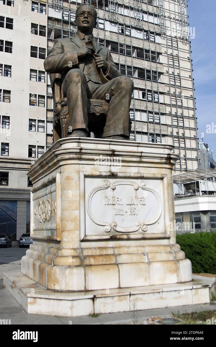 Estatua de Pavel Shatev en Skopje Macedonia. Pavel Potsev Shatev (15 de ...