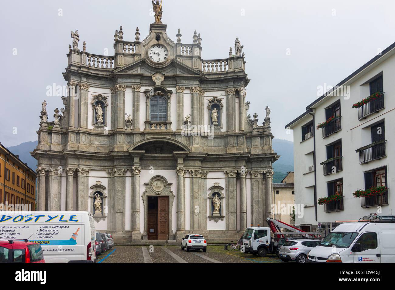 Morbegno: iglesia San Giovanni Battista en Sondrio, Lombardia, Lombardía, Italia Foto de stock
