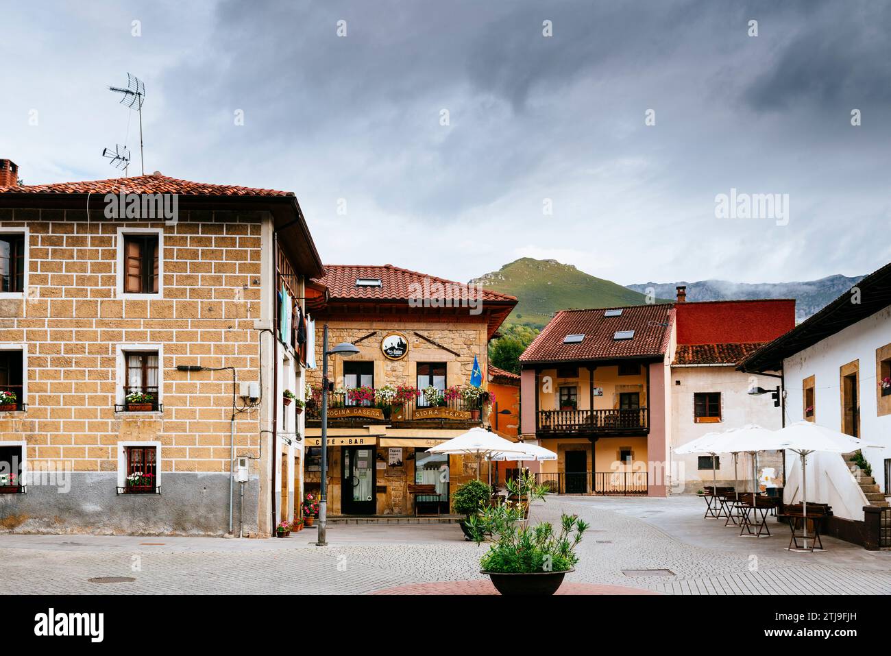 Foto de Plaza del Castañeu en Cabrales, Asturias