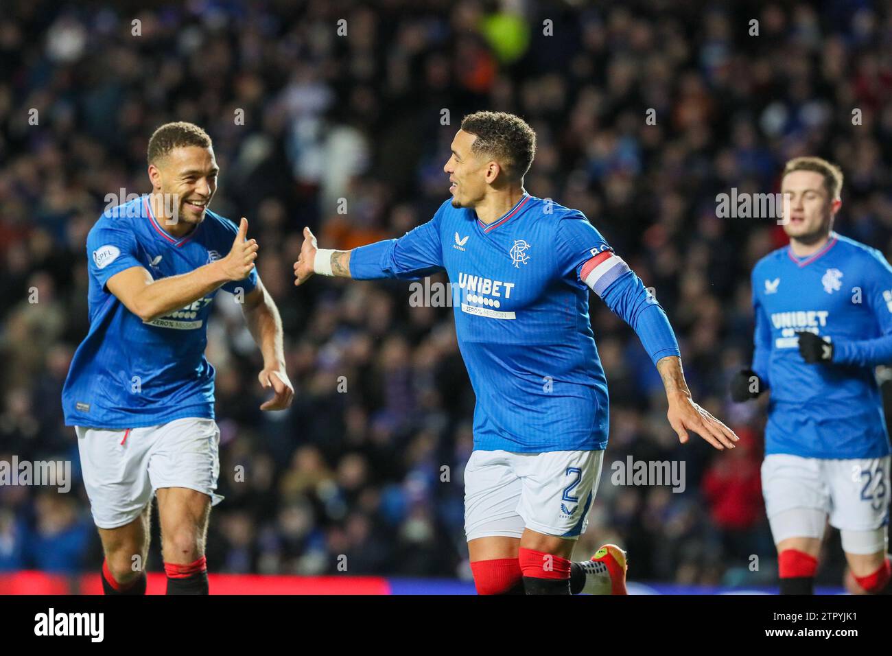 Glasgow, Reino Unido. 20 de diciembre de 2023. Después de su victoria en la Copa Viaplay el 17 de enero en Hampden Park, los Rangers ahora juegan contra St Johnstone en su tierra natal del Ibrox Stadium, Glasgow, Escocia, Reino Unido. Los Rangers están ahora a solo 5 puntos del Celtic con dos partidos en la mano, por lo que el resultado de este juego es muy importante. Crédito: Findlay/Alamy Live News Foto de stock