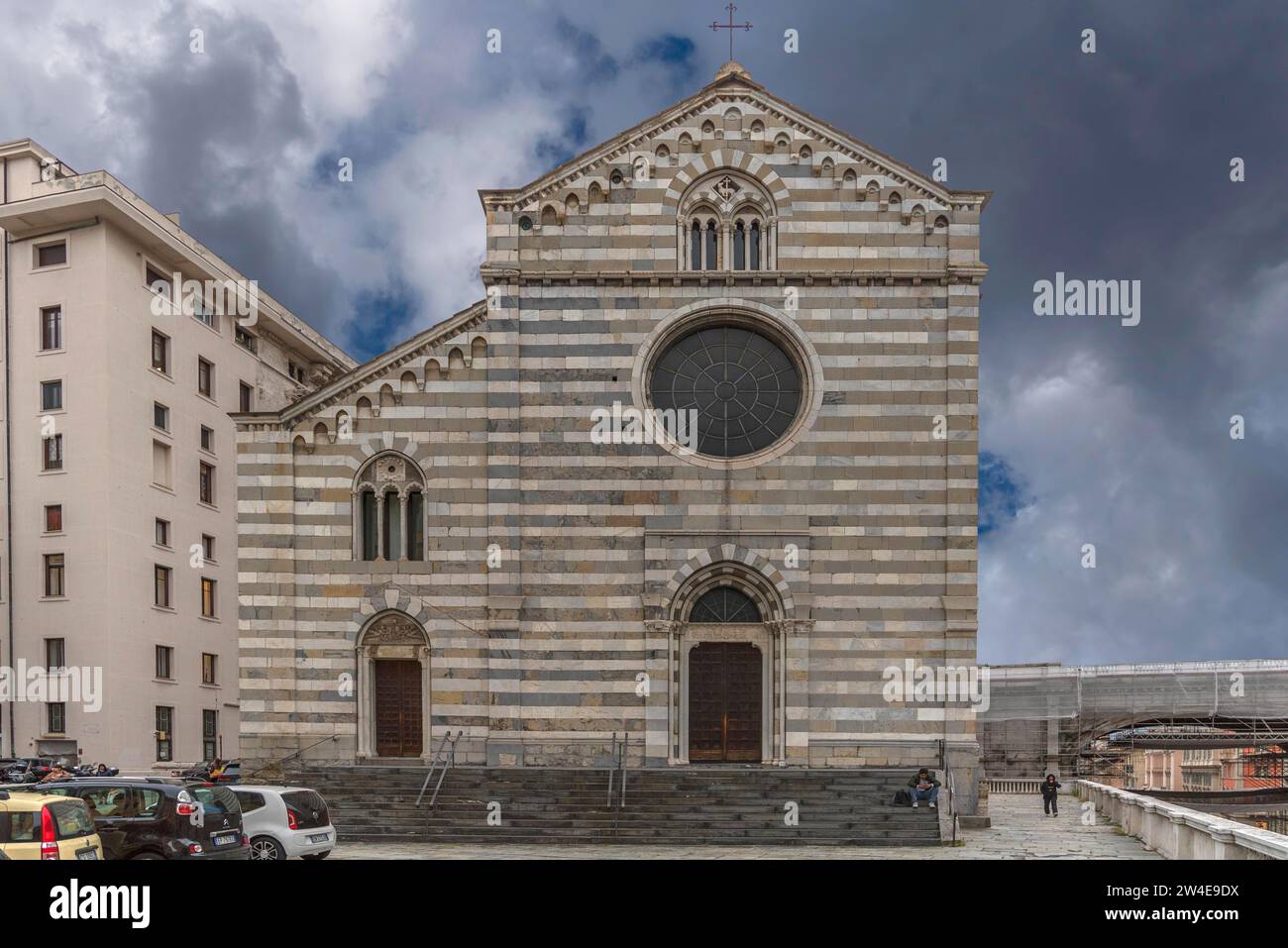 San Stefano, construido alrededor de 1217, muy modificado en el siglo XIX, Via XX Settembre, Génova, Italia Foto de stock