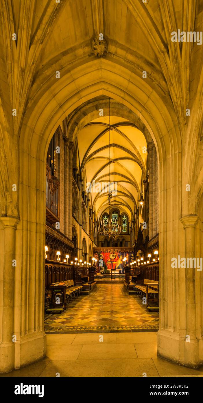 Edificio, Arquitectura, Clase de manchas, Catedral de Chichester, Inglaterra. Foto de stock