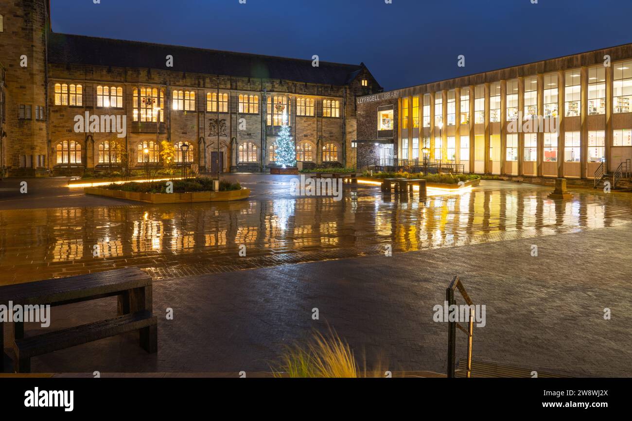 Biblioteca de la Universidad de Bangor (Gales del Norte) en una tarde