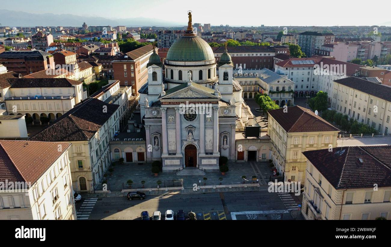 Foto de dron Basílica Marie Auxiliatrice, Basílica di Maria Ausiliatrice Turin Italia Europa Foto de stock