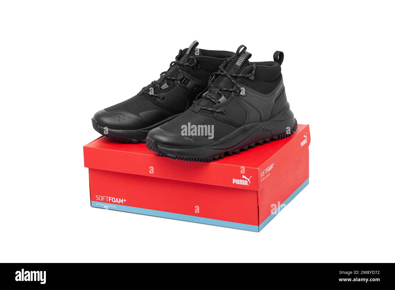 Zapatos puma Imágenes recortadas de stock - Alamy