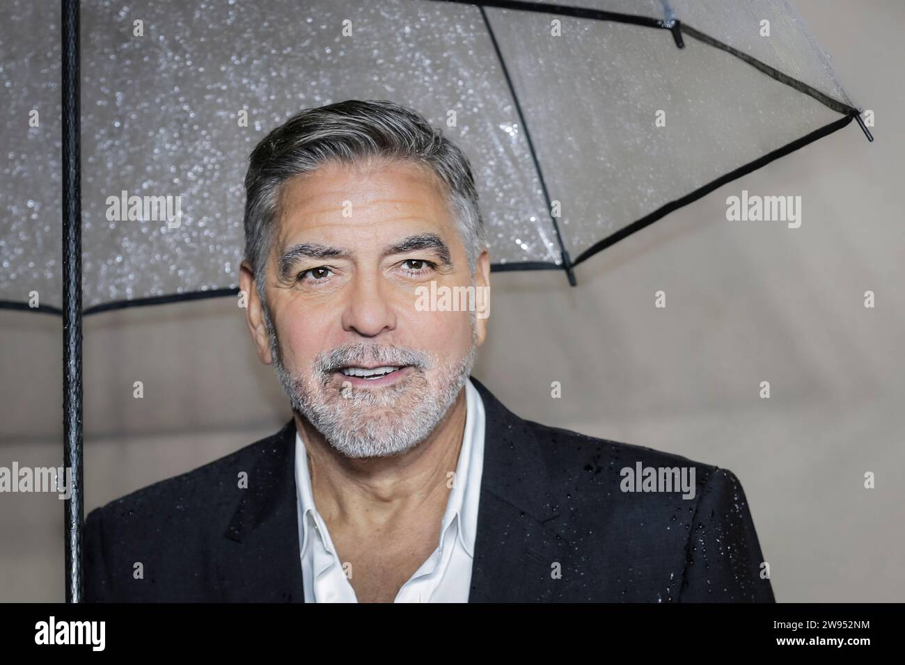 George Clooney, actor estadounidense, estrella de Hollywood y director, asiste al estreno de 'The Boys in the Boat' en el Reino Unido, Londres Foto de stock