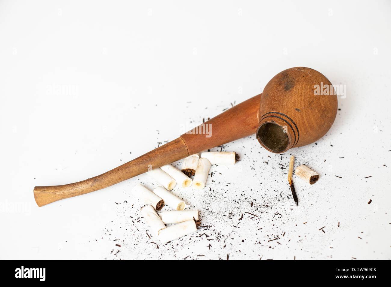 Pipas de madera para fumar fotografías e imágenes de alta resolución - Alamy