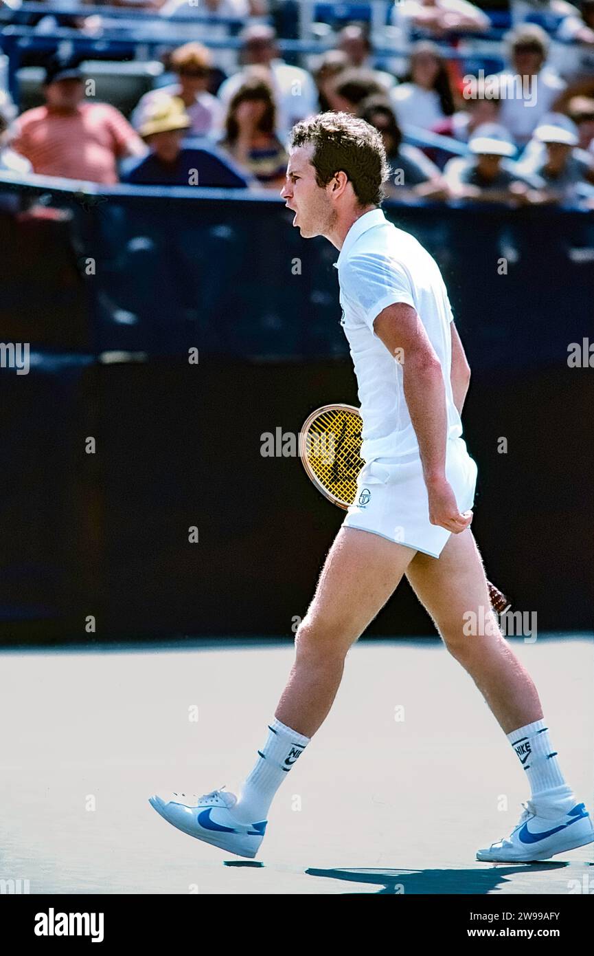 John McEnroe (EE.UU.) compitiendo en el US Open Tennis 1982. Foto de stock