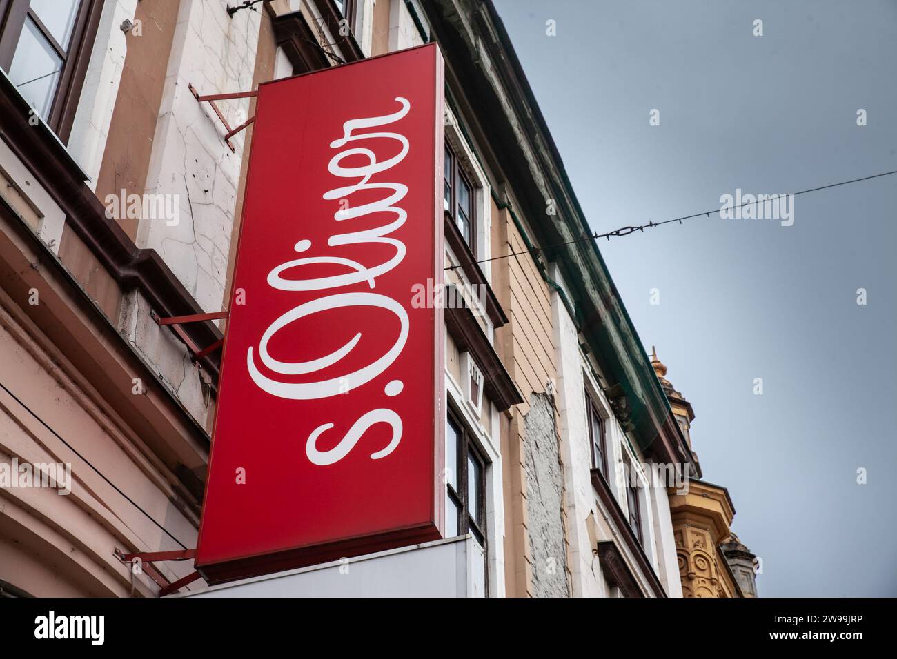 Herzogenaurach, ALEMANIA: El logotipo de la Marca s.Oliver. La compañía  alemana de moda con sede en Rottendorf vende ropa, zapatos, accesorios,  joyería Fotografía de stock - Alamy