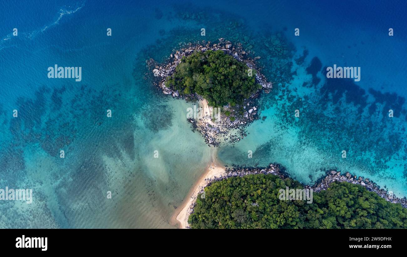Vista aérea de la isla cerca de la isla de Tioman en Malasia Foto de stock