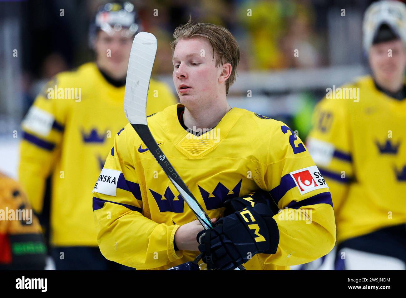 Estocolmo 20231228GOTHENBURG, SUECIA 20231228 Otto Stenberg de Suecia durante el IIHF World Junior Championship grupo Un partido de hockey sobre hielo entre alemanes Foto de stock