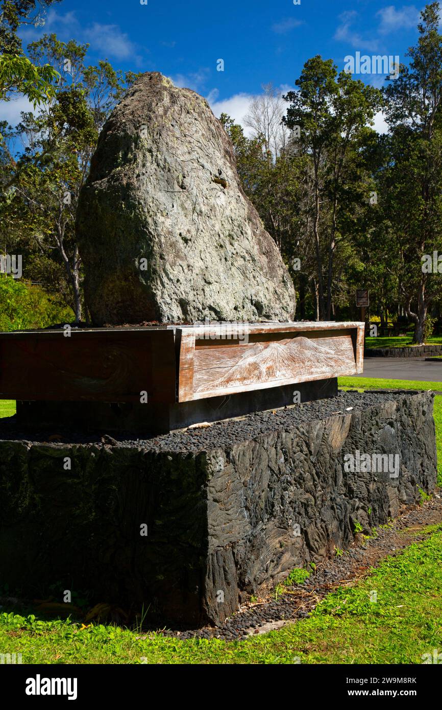 Paredes de piedra forman una plataforma llamada Ale'ale'a dentro del Parque  Histórico Nacional Puʻuhonua o Hōnaunau, Hawai, EE.UU Fotografía de stock -  Alamy