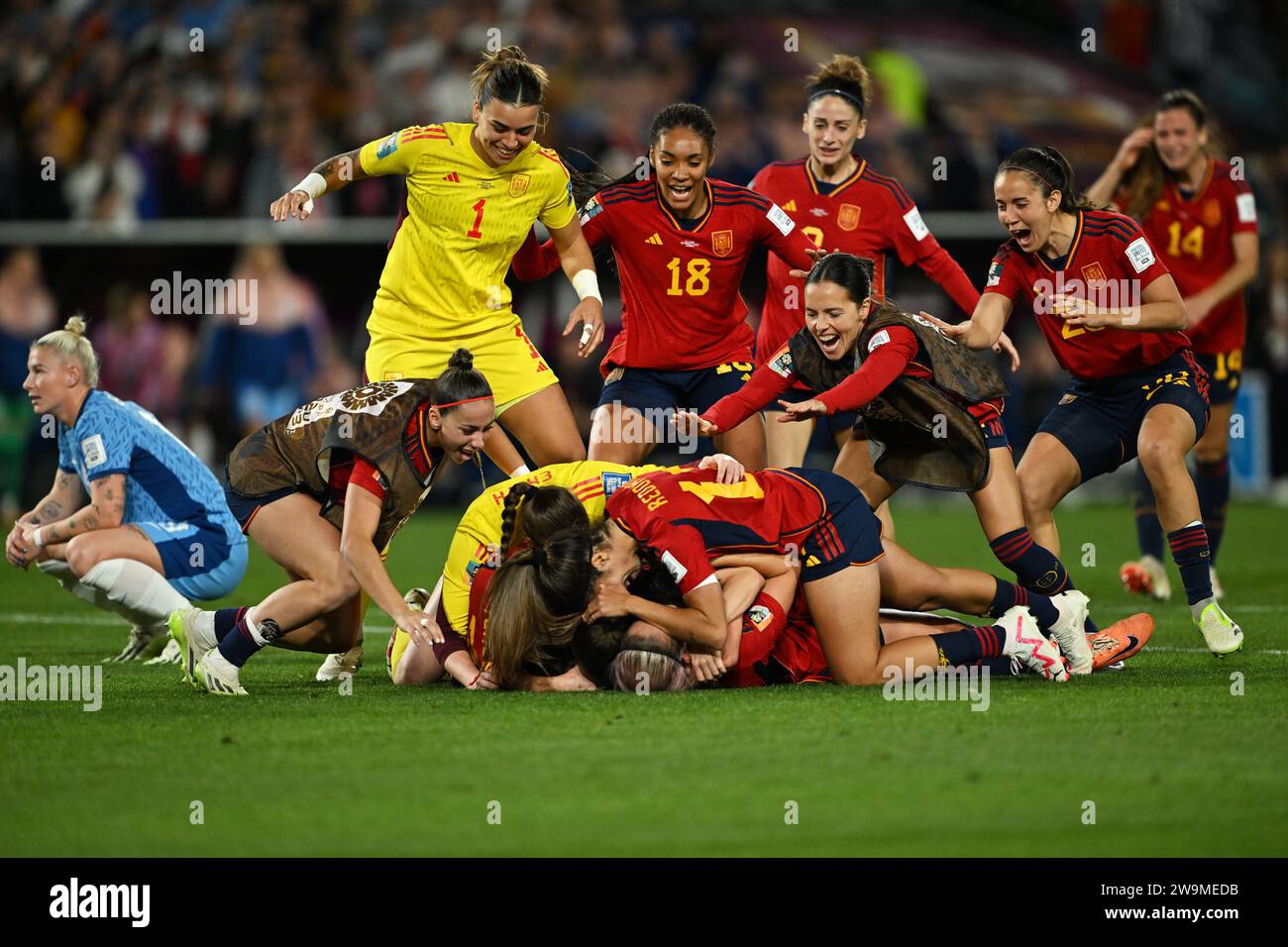 (231229) -- PEKÍN, 29 de diciembre de 2023 (Xinhua) -- He aquí la selección de las 10 noticias deportivas internacionales más importantes de la Agencia de Noticias Xinhua en 2023: La Copa Mundial Femenina de la FIFA 2023 tuvo lugar en Australia y Nueva Zelanda del 20 de julio al 20 de agosto. marcando la primera vez para que el torneo se celebre en el hemisferio sur, contando con 32 equipos y con más de una nación anfitriona. España superó a Inglaterra por 1-0 en la final, convirtiéndose en el segundo país después de Alemania en haber ganado títulos de la Copa del Mundo masculinos y femeninos. Según la FIFA, el torneo tuvo casi dos millones de espectadores Foto de stock