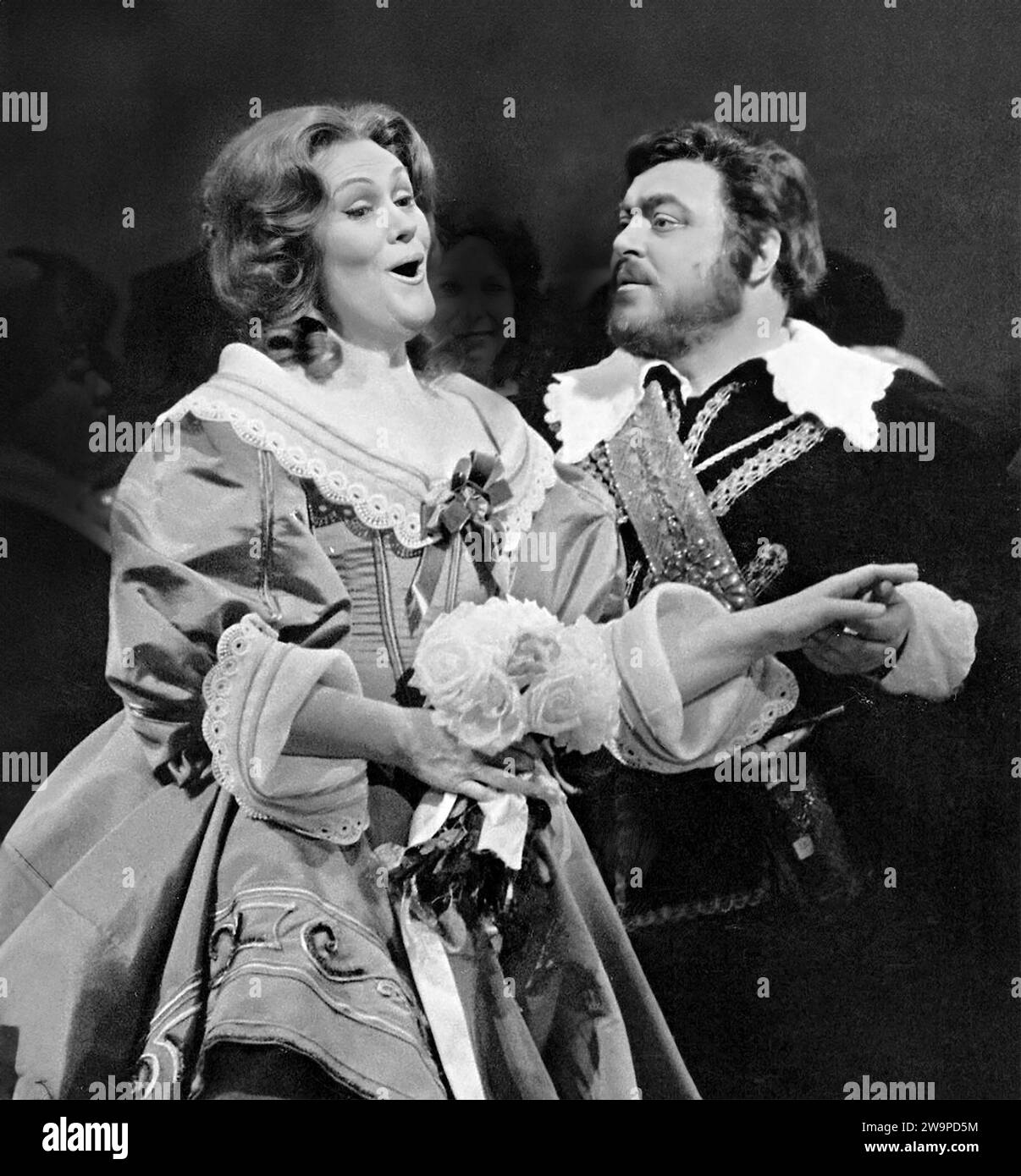 Pavarotti. Foto de Luciano Pavarotti y Joan Sutherland en I Puritani, 1976. Retrato del tenor operístico Italin, Luciano Pavarotti (1935-2007) Foto de stock