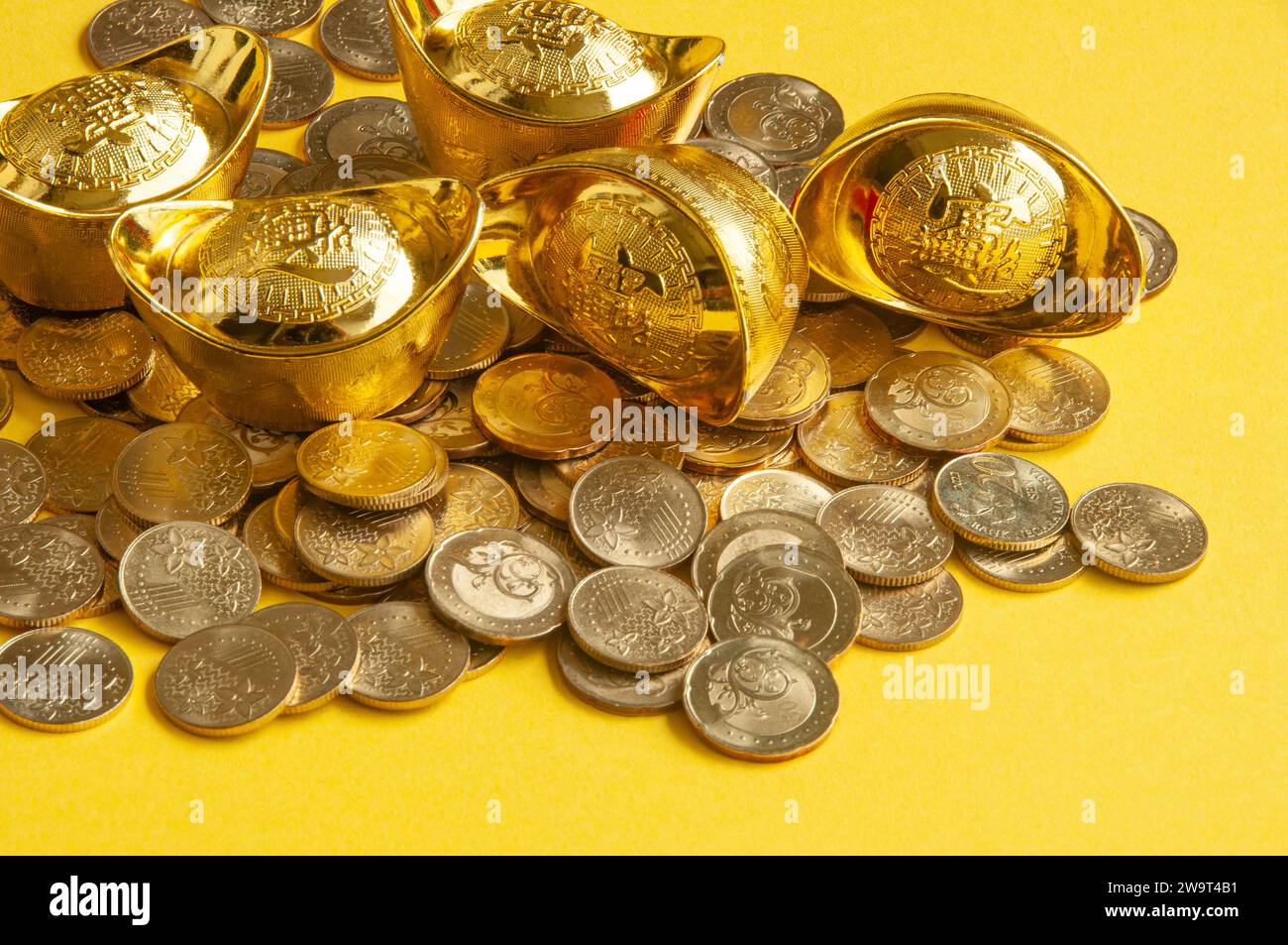 Colección de monedas de la suerte de chino tradicional Fotografía de stock  - Alamy