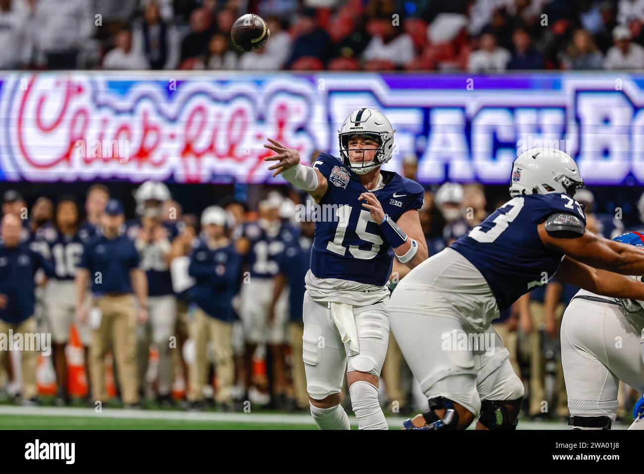 30 de diciembre de 2023 Drew Allar de Penn State en acción durante el