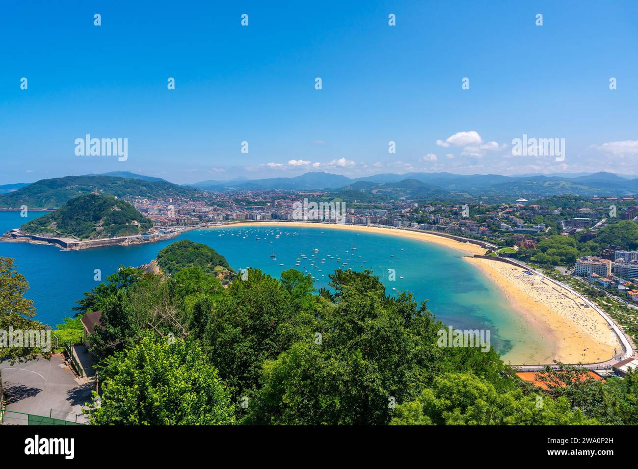 Las playas de la ciudad de San Sebastián desde el monte Igeldo, Gipuzkoa. País Vasco Foto de stock