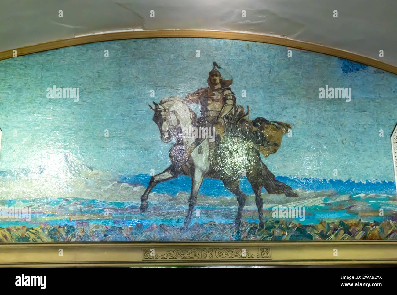 Mural de mosaico que representa el antiguo héroe kazajo en un caballo - Raiymbek Batyr estación de metro llamado así por él - Almaty, Kazajstán Foto de stock