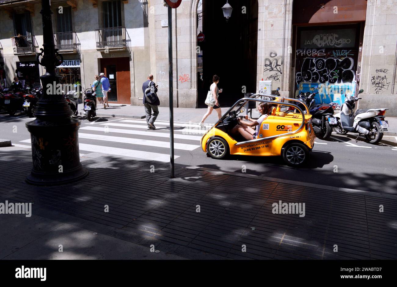 Coche eléctrico de dos plazas fotografías e imágenes de alta