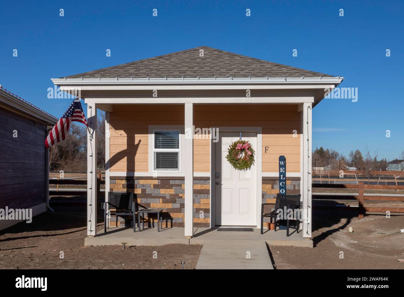 Longmont, Colorado - El Proyecto Comunitario de Veteranos está construyendo pequeñas casas para veteranos sin hogar. El desarrollo cuenta con 26 viviendas, que van desde 240 plazas Foto de stock