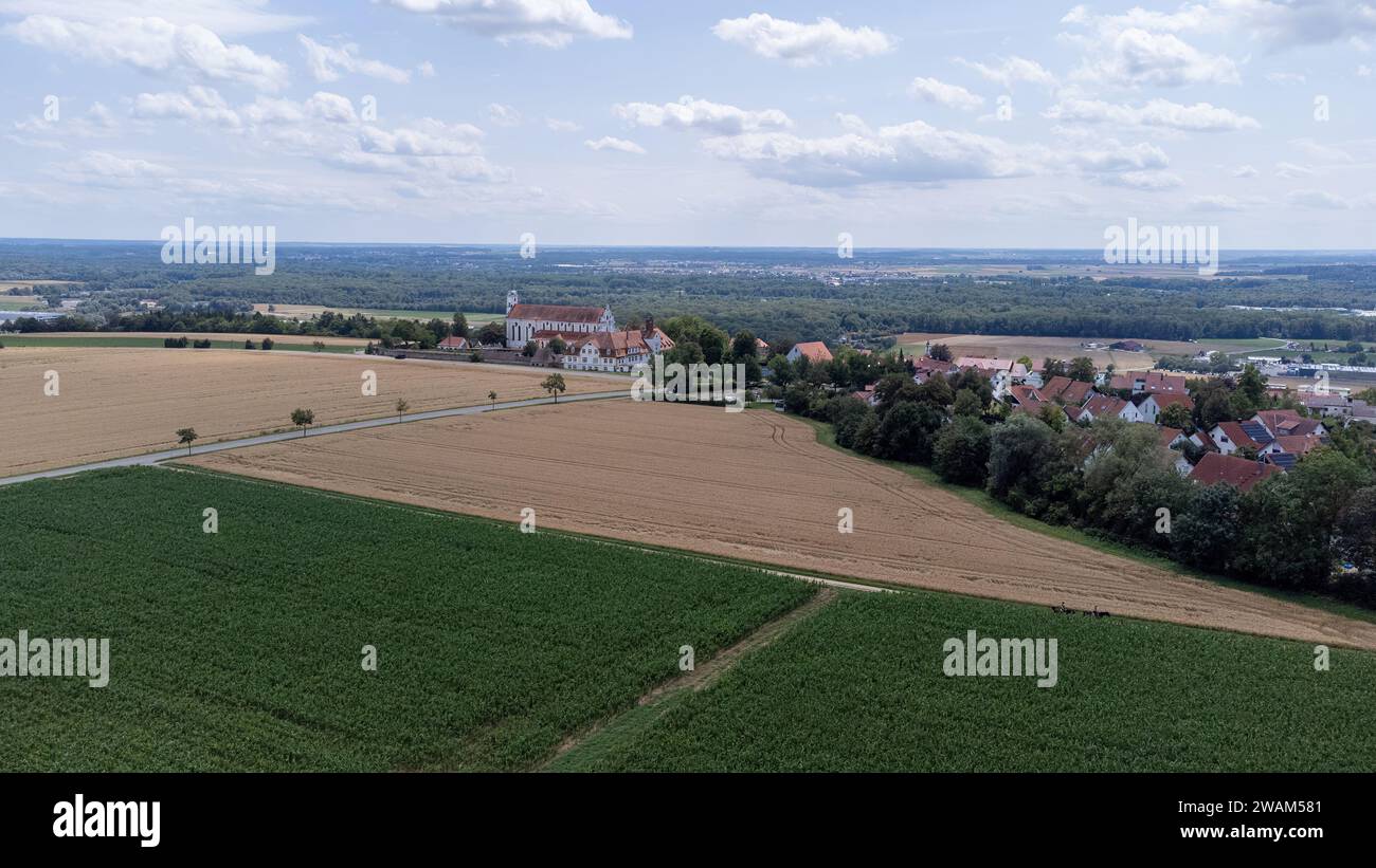 Wiblingen, distrito de Ulm, con el monasterio de Wiblingen, tomada desde el aire, imagen de dron Foto de stock