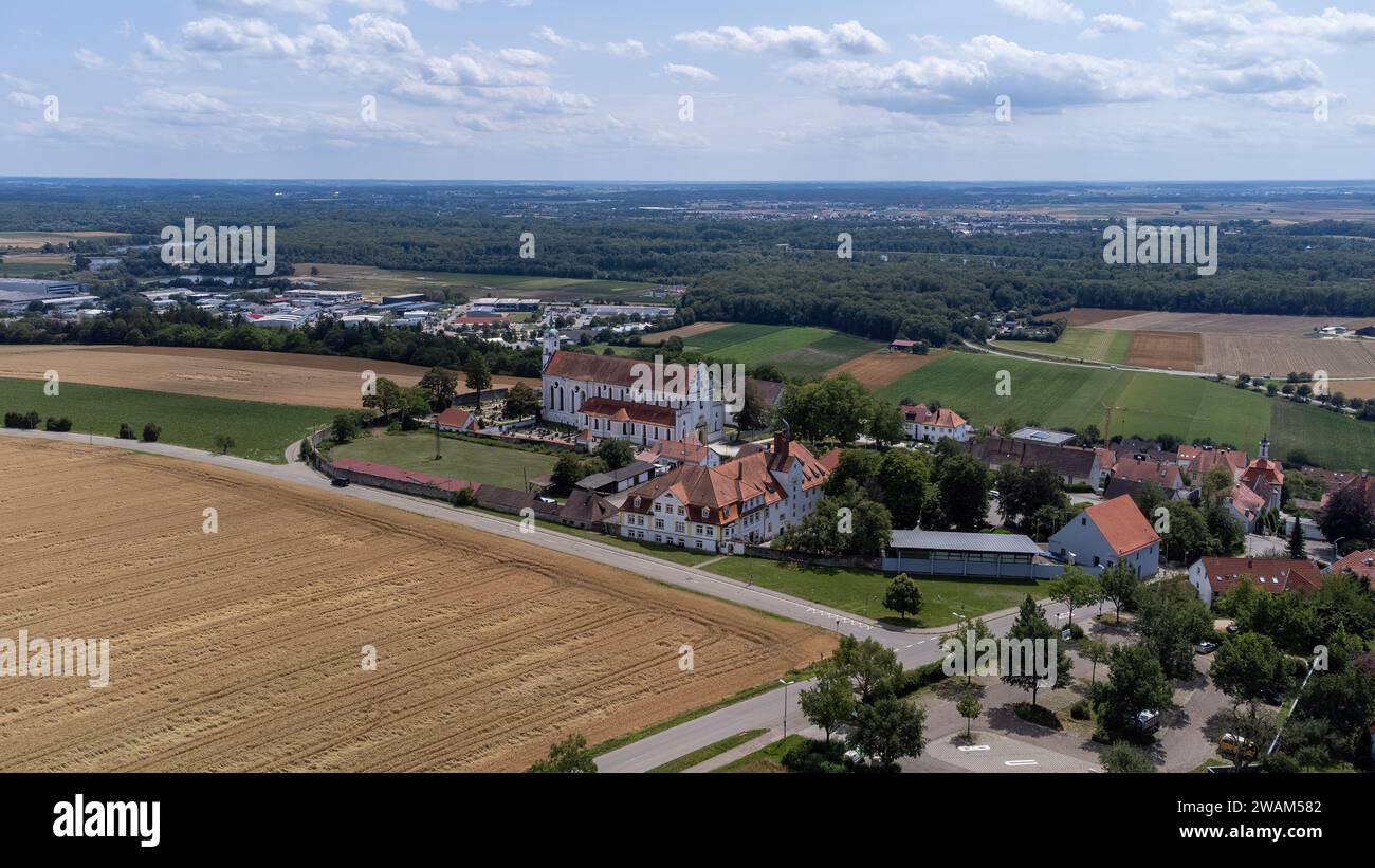 Wiblingen, distrito de Ulm, con el monasterio de Wiblingen, tomada desde el aire, imagen de dron Foto de stock