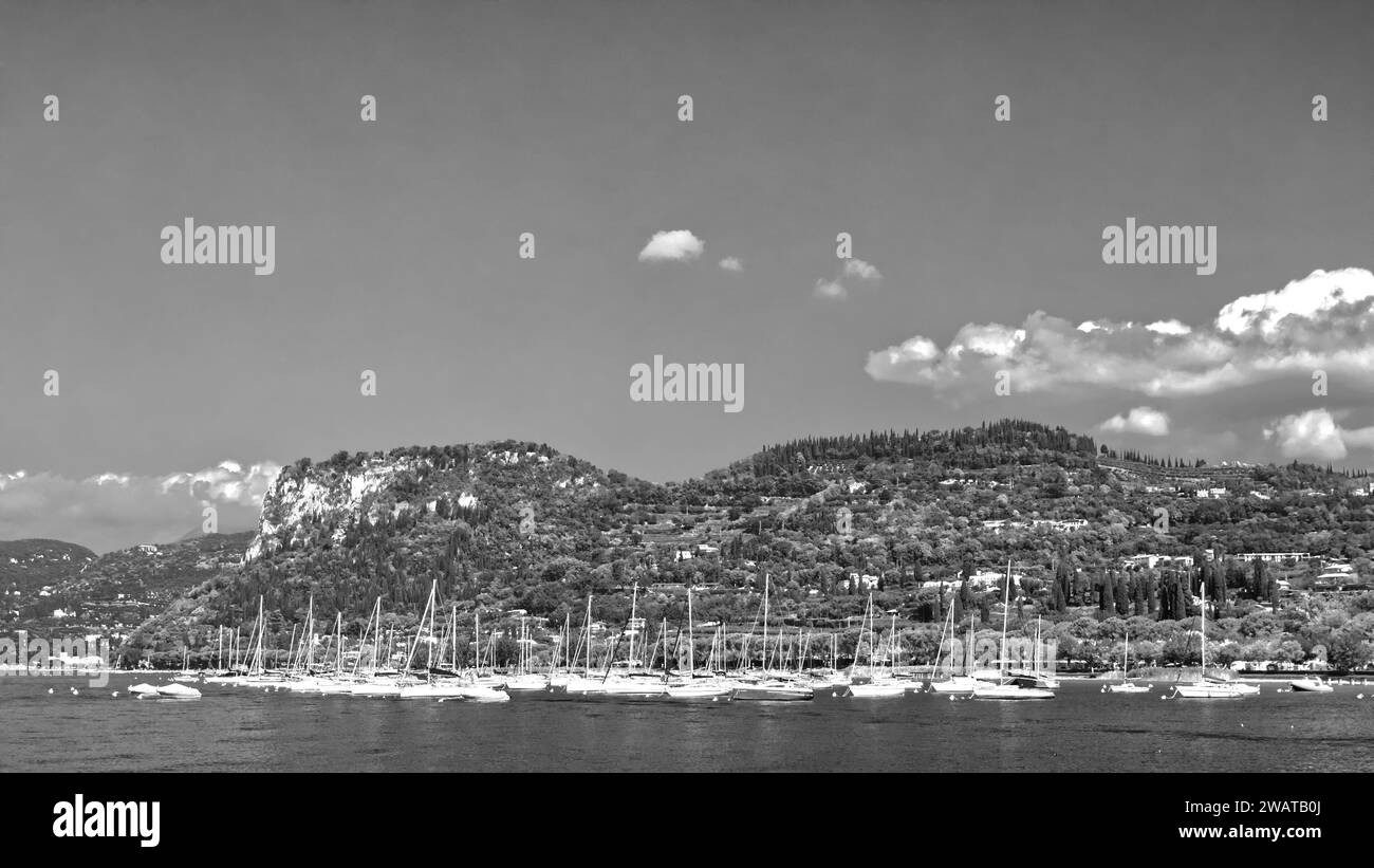 Vistas de La Rocca di Garda, Italia Foto de stock