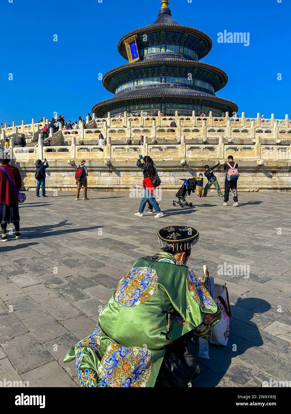 Beijing, China, Chaoyang, gente grande de la multitud, turistas que visitan el monumento histórico chino, el templo del cielo, monumentos históricos Foto de stock