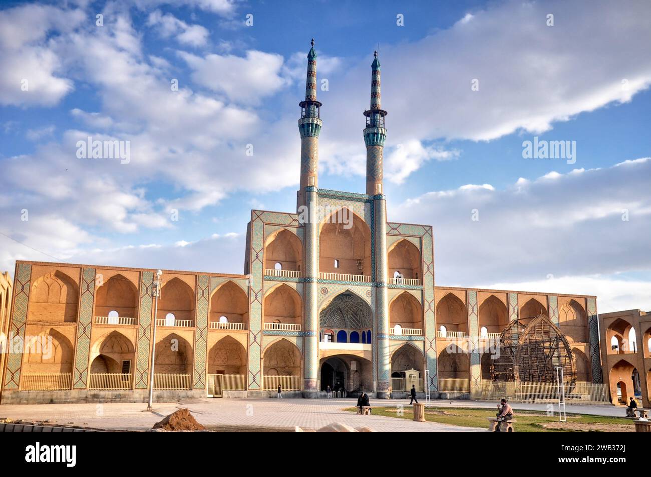 El takyeh del complejo Amir Chakhmaq en un día soleado en invierno. Yazd, Ira. Foto de stock