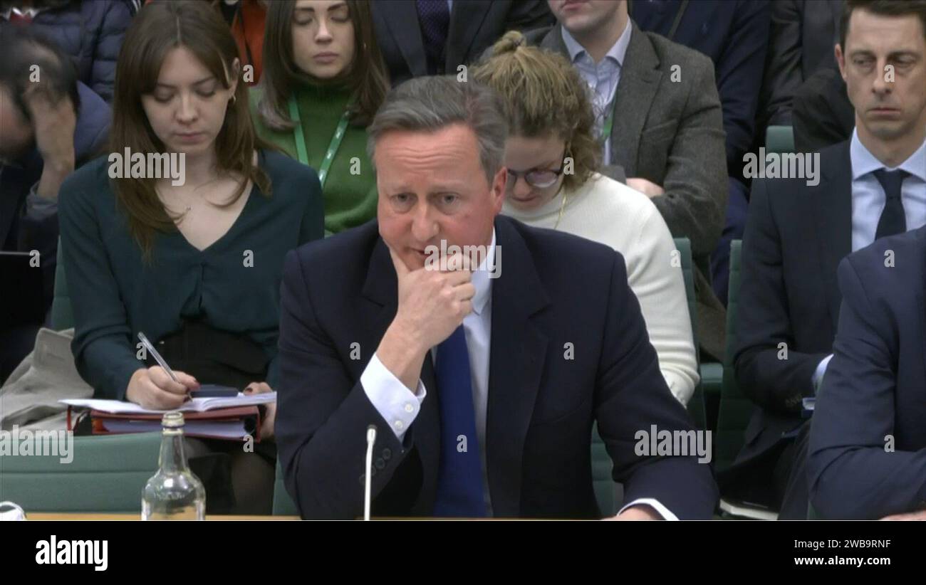 Captura de pantalla tomada de la televisión del Parlamento del secretario de Asuntos Exteriores, Lord David Cameron, hablando en la Comisión de Asuntos Exteriores en las Cámaras del Parlamento, Londres. Fecha de la foto: Martes 9 de enero de 2024. Foto de stock