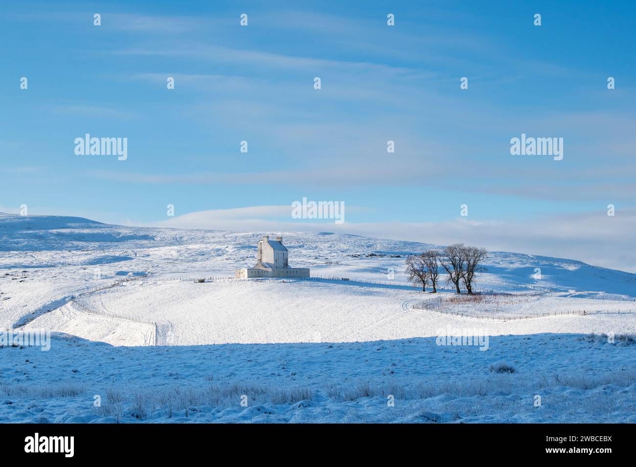 Castillo de Corgarff en la nieve de diciembre. Aberdeenshire, Escocia Foto de stock