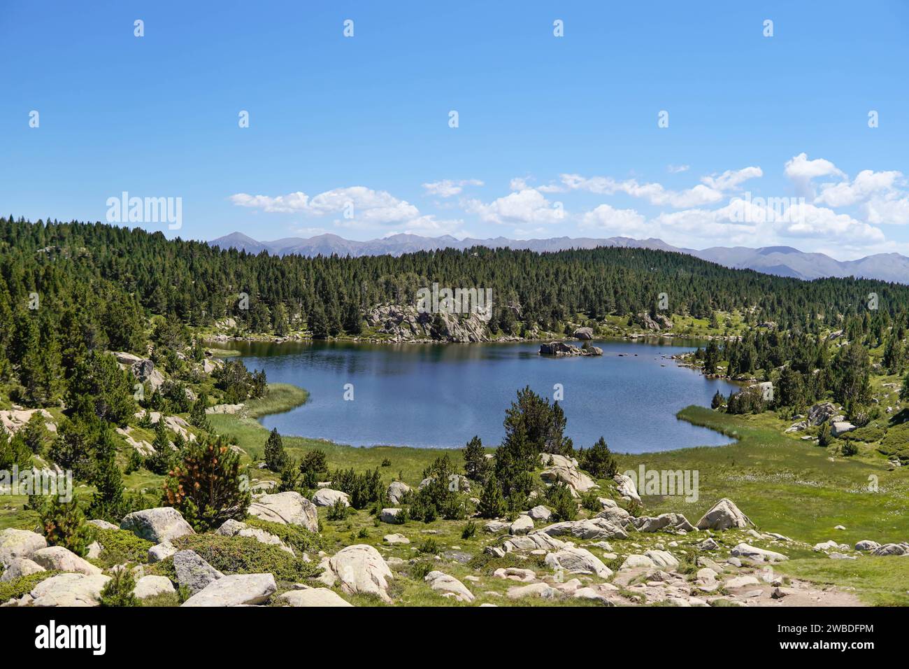 paisaje de montaña para hacer excursiones y desconectar de la tecnología Foto de stock