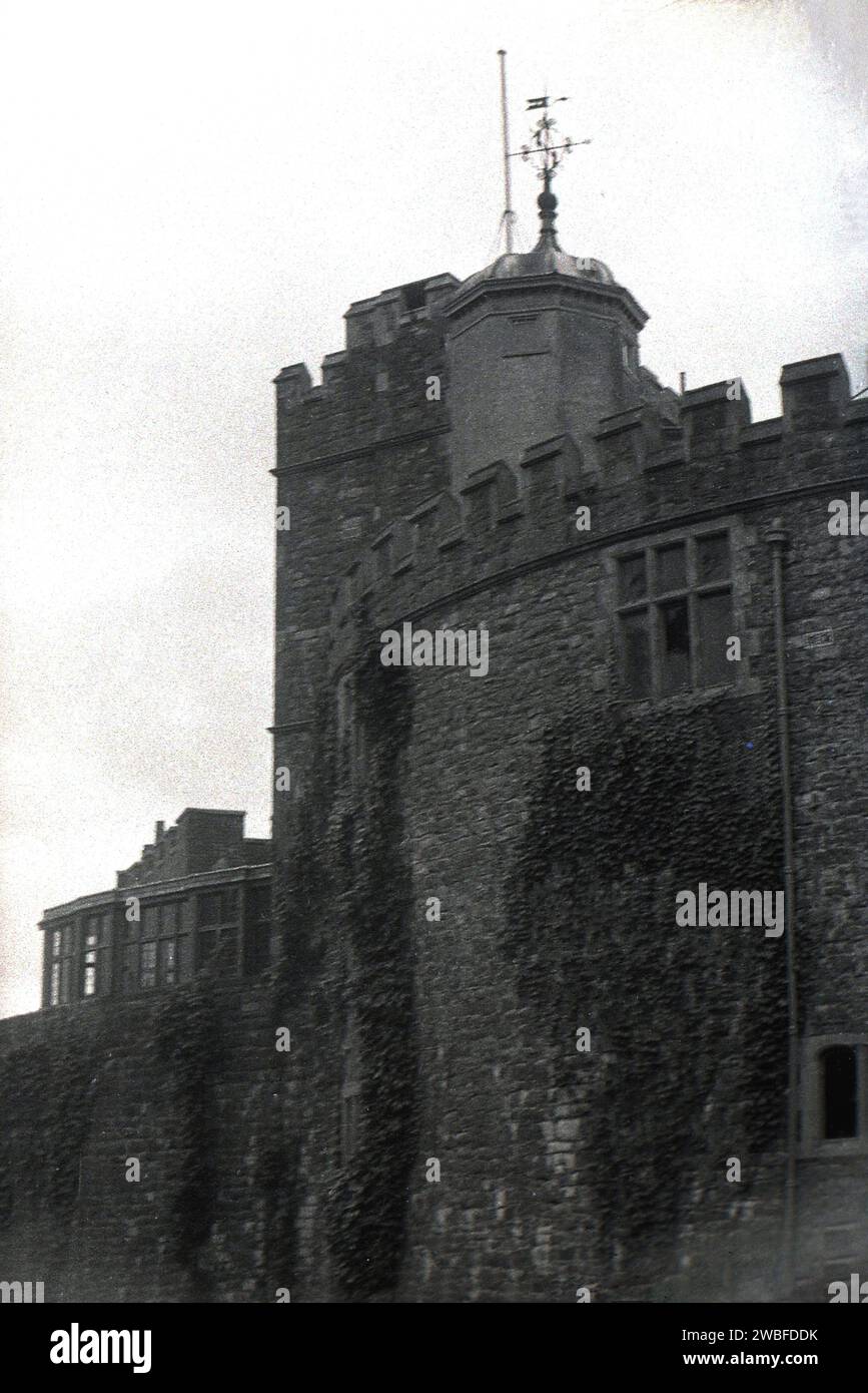 Años 1960, histórico, exterior, vista lateral trasera del castillo de Walmer, acuerdo, Kent, Inglaterra, Reino Unido, una de las defensas del puerto de cinque construida por Enrique VIII Foto de stock