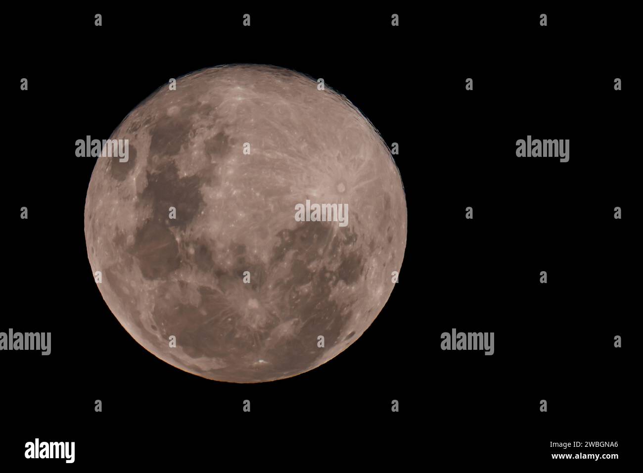Hermosas imágenes expresadas de la naturaleza de una luna llena en