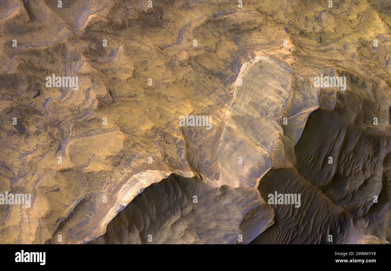 Candor Chasma en Valles Marineris central está lleno de depósitos en ...