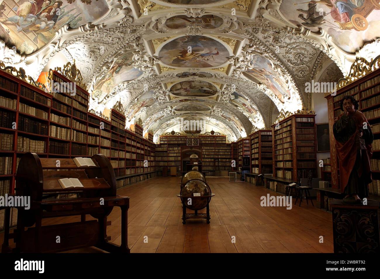 El Salón Teológico de la Biblioteca Strahov en Praga. Foto de stock