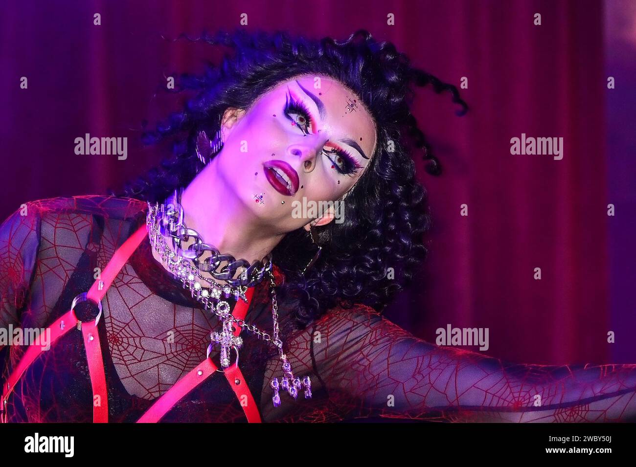 Srta li fotografías e imágenes de alta resolución - Página 7 - Alamy