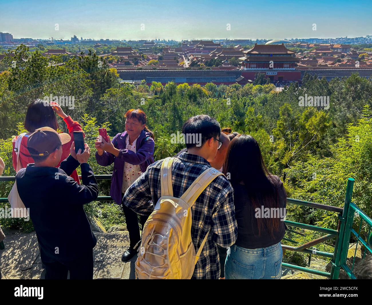 Beijing, China, Chinas Adolescentes, Visitando el Parque Urbano, el barrio de Jingshan Park, Paisaje de la Ciudad Prohibida Foto de stock