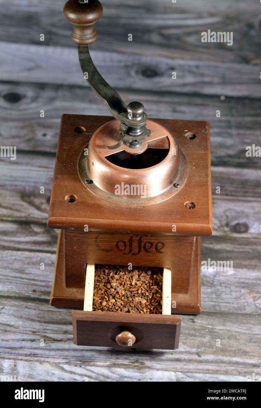 Molinillo de cafe antiguo moledor de cafe manual molino de grano de cafe  clasico