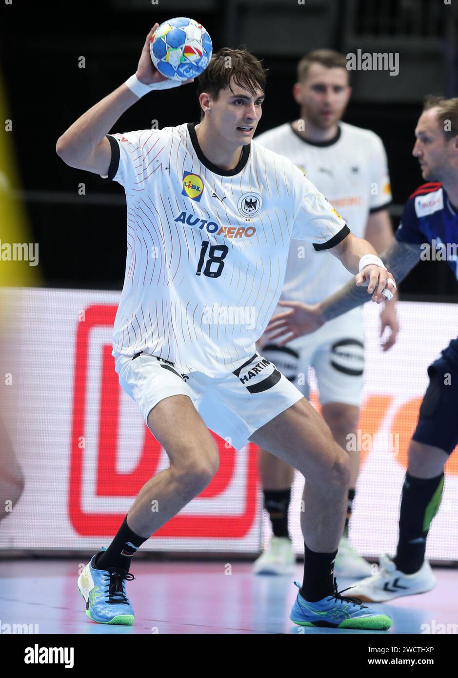 Handball Em 2025 Mercedes Benz Arena Image to u